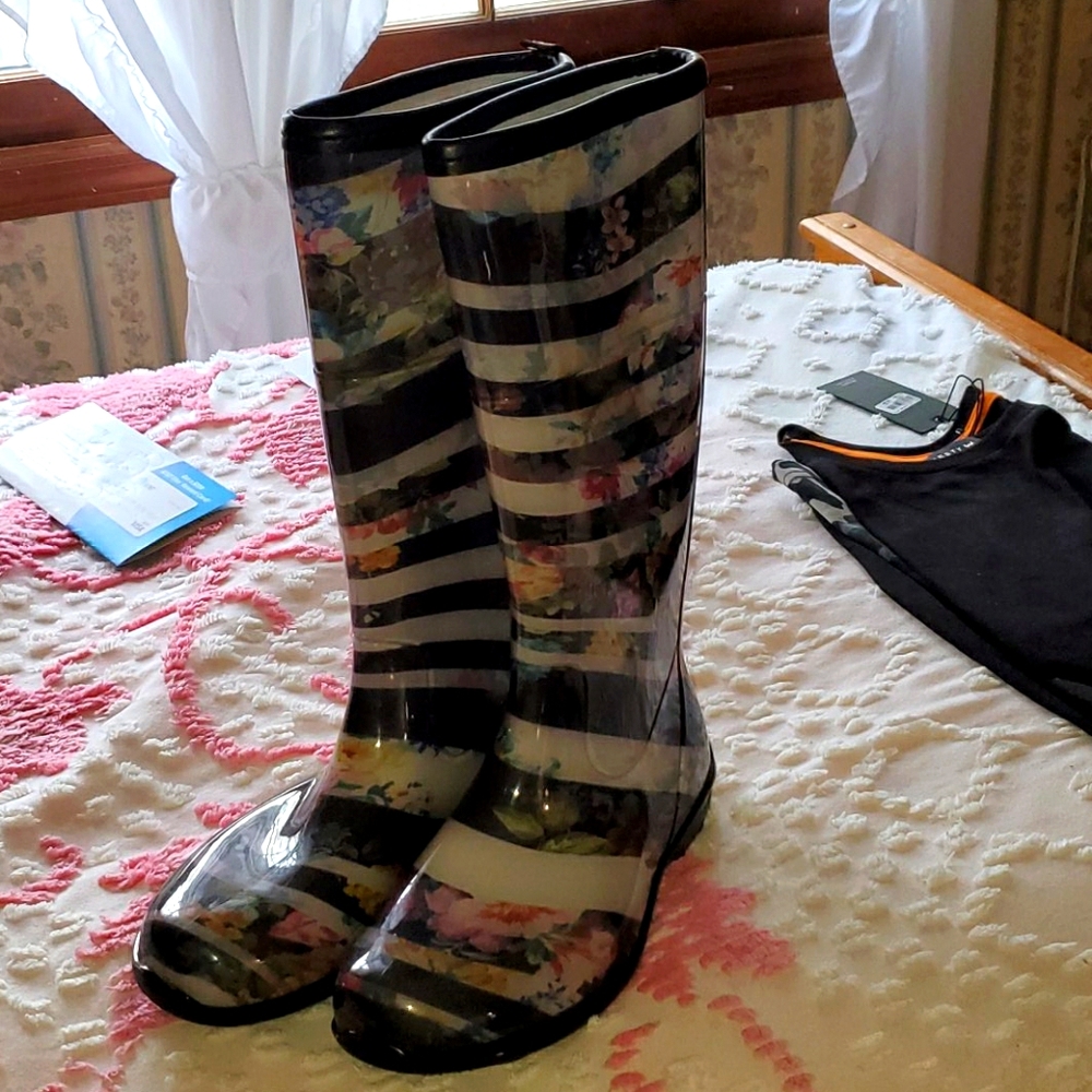 Beautiful rain boots.